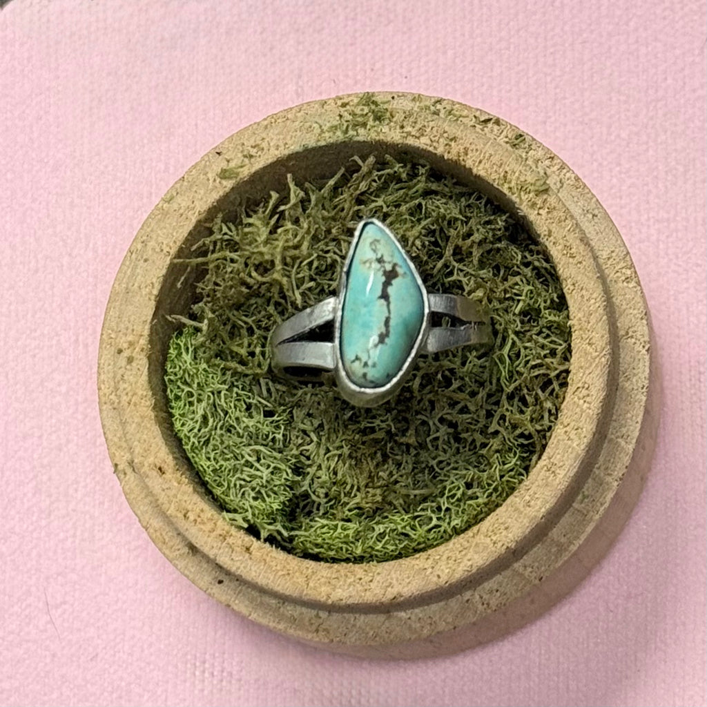 Royston Ribbon Ring