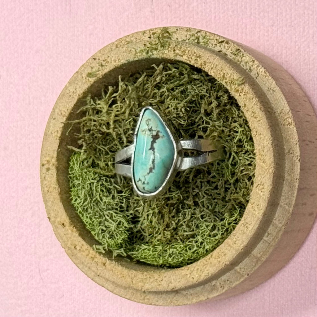 Royston Ribbon Ring